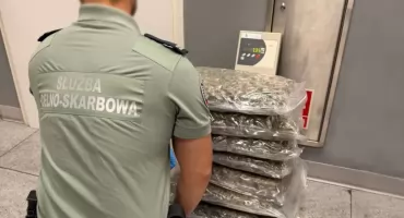 Niepozorne paczki skrywały wielką tajemnicę. Akcja służb na Mazowszu