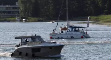[WIDEO] Niezwykły rejs katamaranem po Olsztynie. Jezioro Ukiel z zupełnie innej perspektywy.
