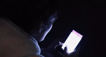 Twoje wiadomości pod lupą Brukseli? Kontrowersyjne przepisy Chat Control zostają na dłużej