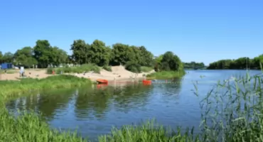 Wypad nad wodę na spontanie. Gdzie są fajne, pobliskie plaże?