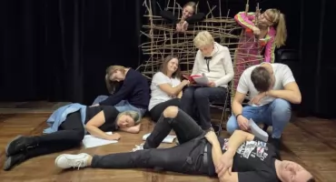 Krasnoludki, tajemnice i… siedem trupów. Radom zaprasza na teatralną jazdę bez trzymanki
