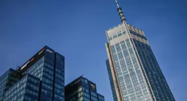 Szyby spadały z Varso Tower. Wkracza nadzór