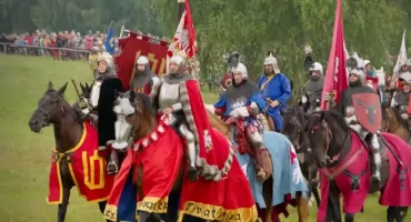 [WIDEO] Bitwa pod Grunwaldem 2026 mimo deszczu. Z kamerą wśród rekonstruktorów i turystów