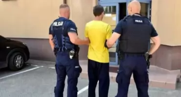 Pościg pod Wołominem. 19-latek uderzył w radiowóz