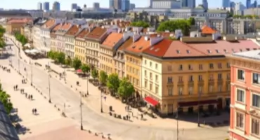 Wakacyjny deptak na Krakowskim Przedmieściu aż do końca sierpnia