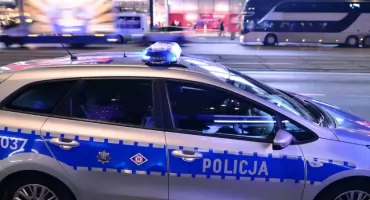 Strzał z jadącego auta. Ranny 41-latek